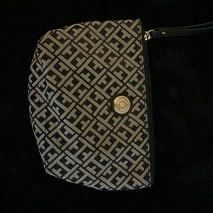 A Tommy hilfiger hand tote